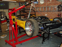 Lifting the rolling chassis